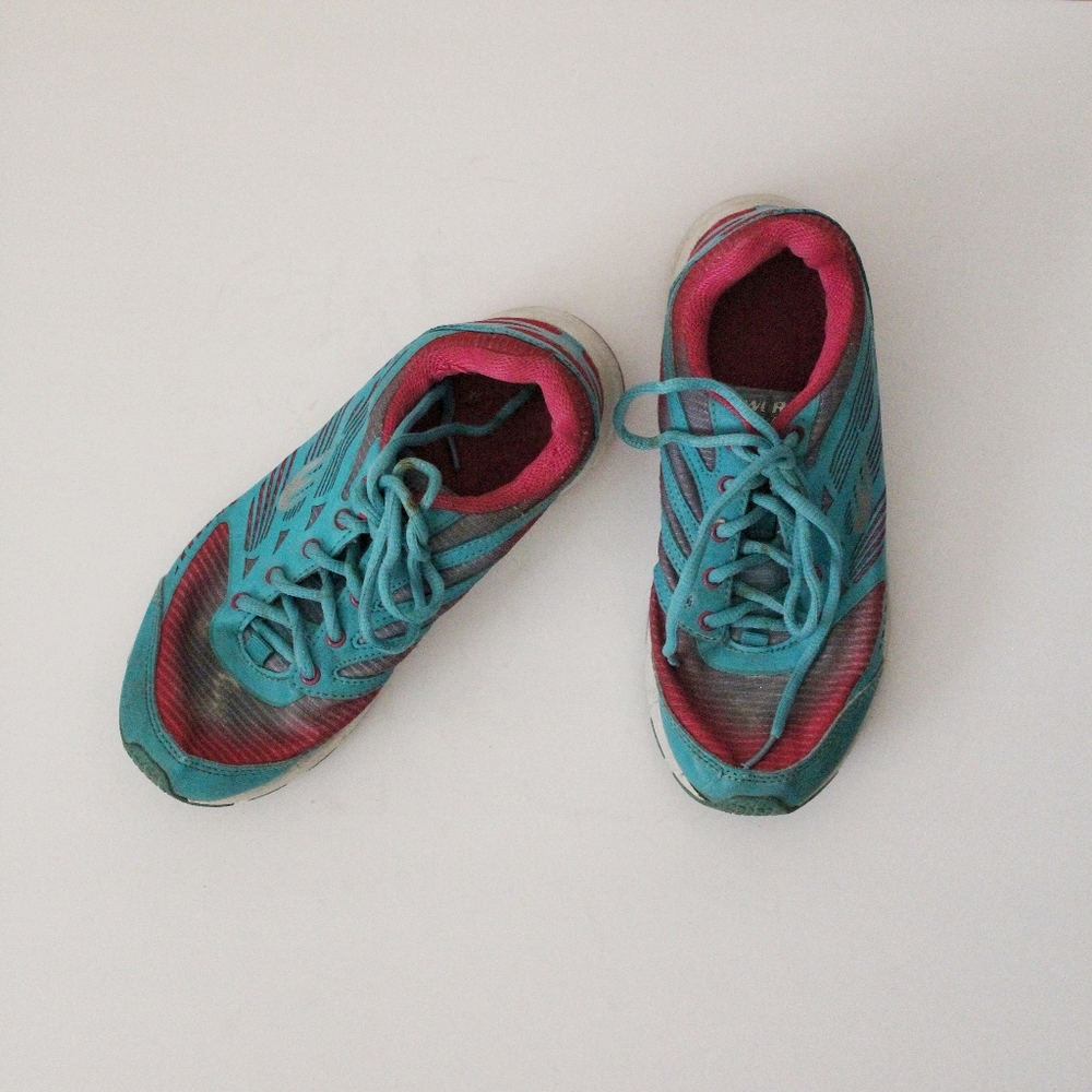 Athletic shoes